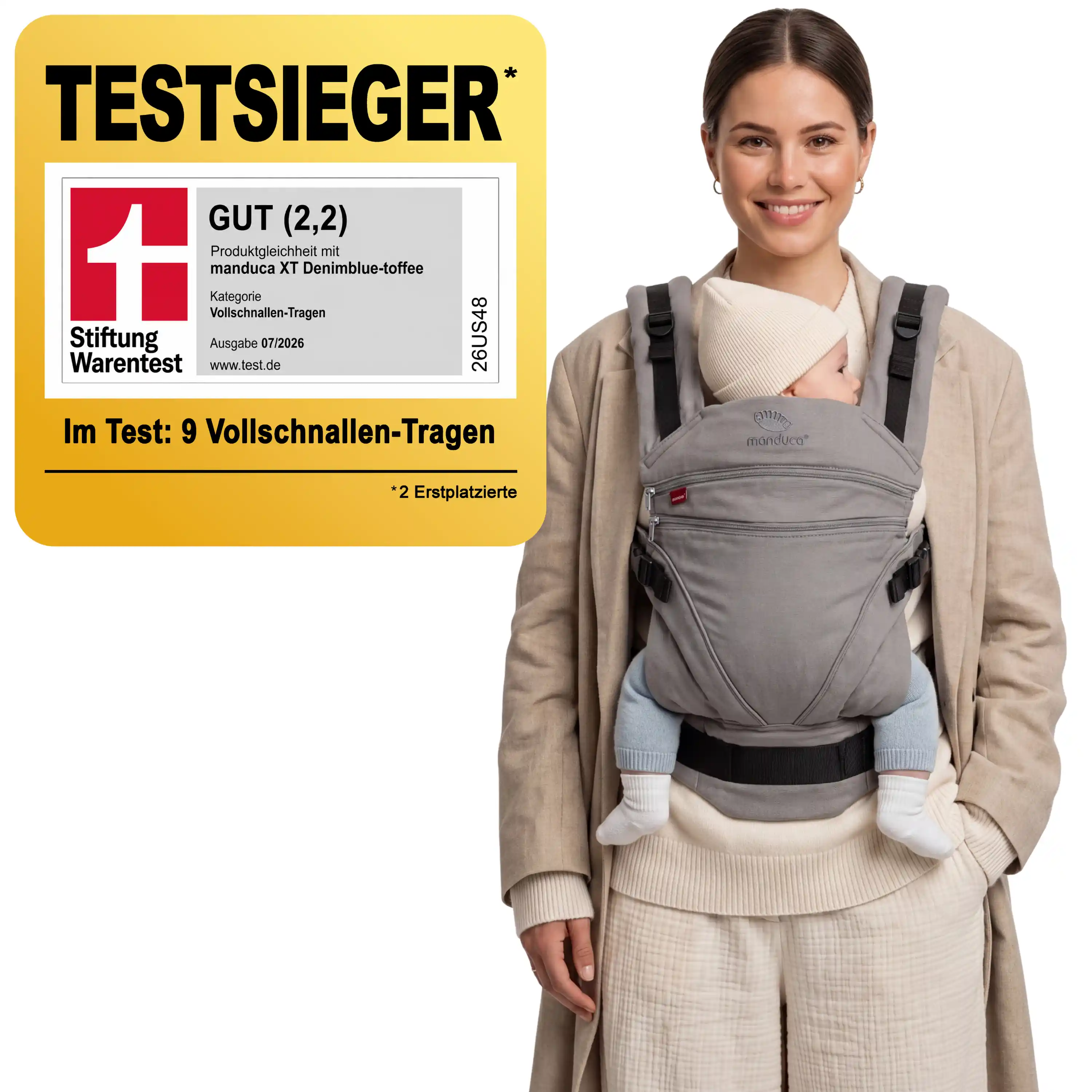 Mutter trägt Baby in der manduca XT Melange Grey – Stiftung-Warentest-Testsieger
