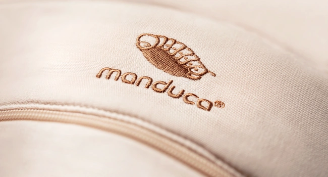 manduca babytrage stricklogo close up