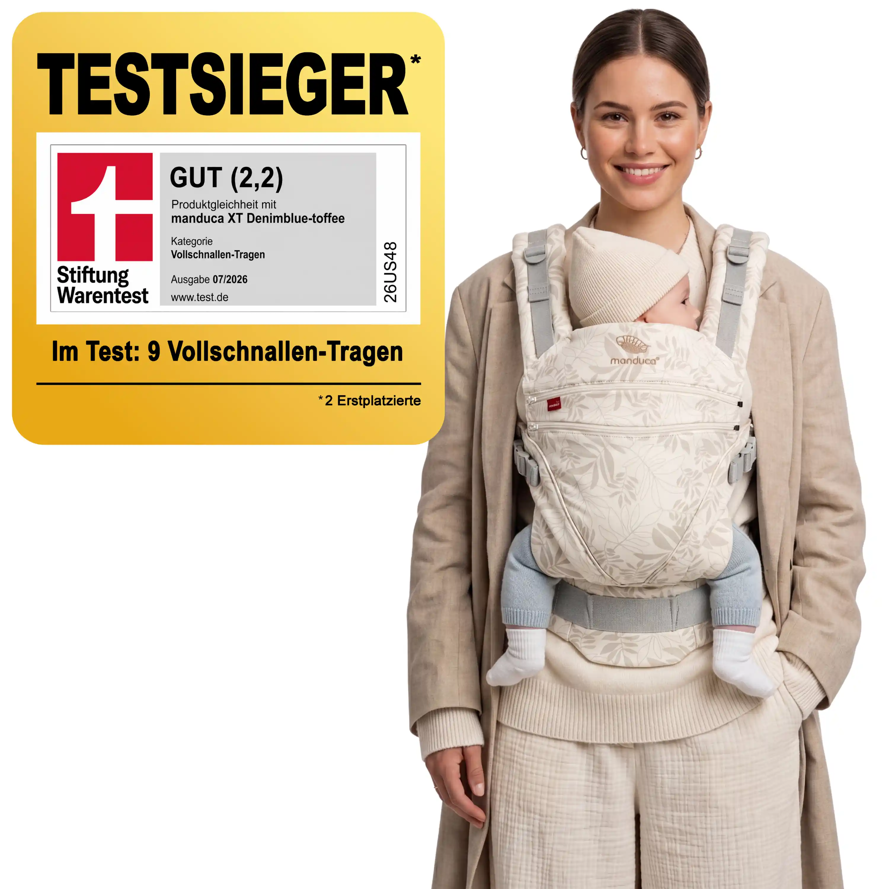 Mutter trägt Baby in der manduca XT Botanic Vanilla – Stiftung-Warentest-Testsieger