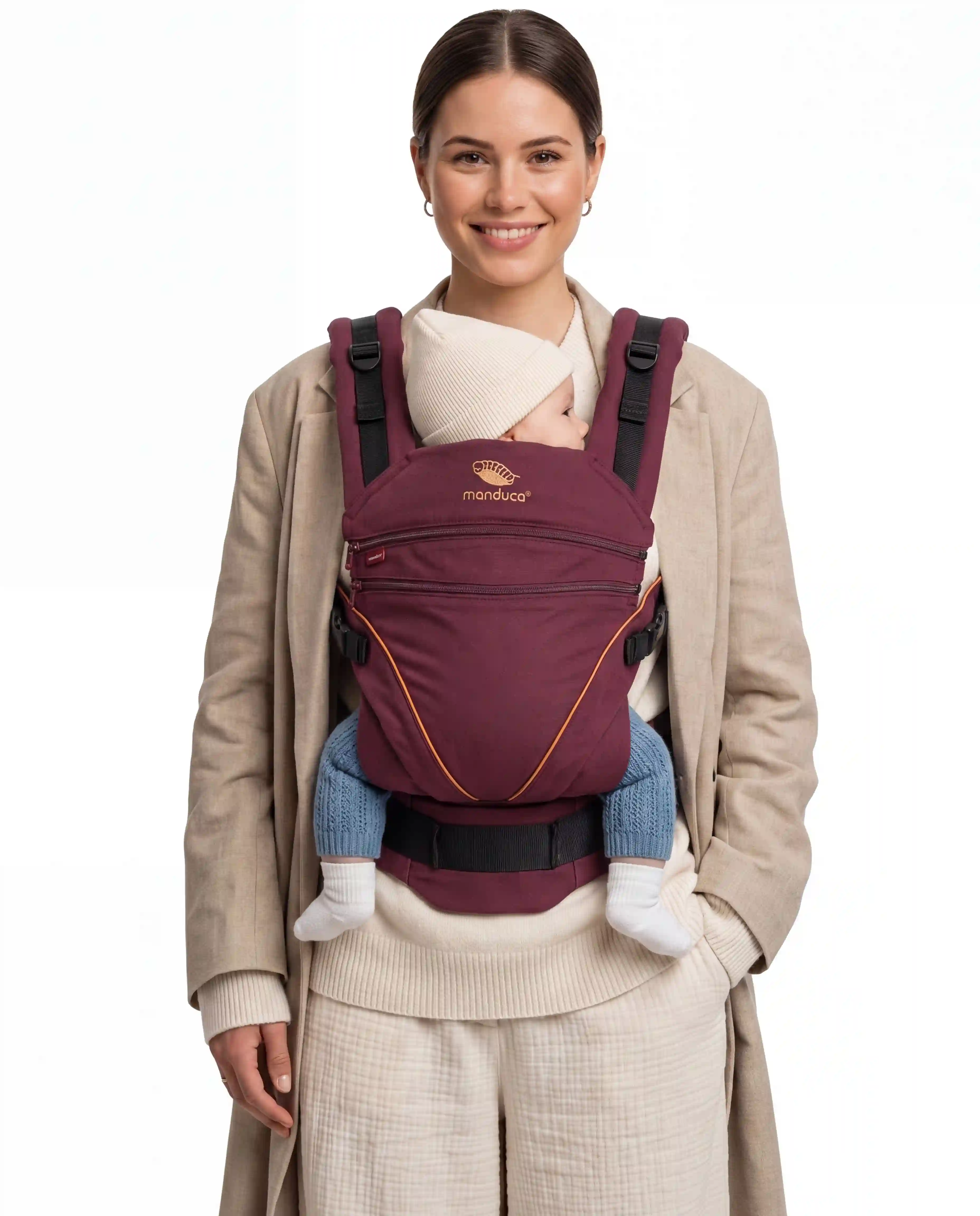 Model trägt die manduca XT Babytrage denimberry in der Fronttrageweise.