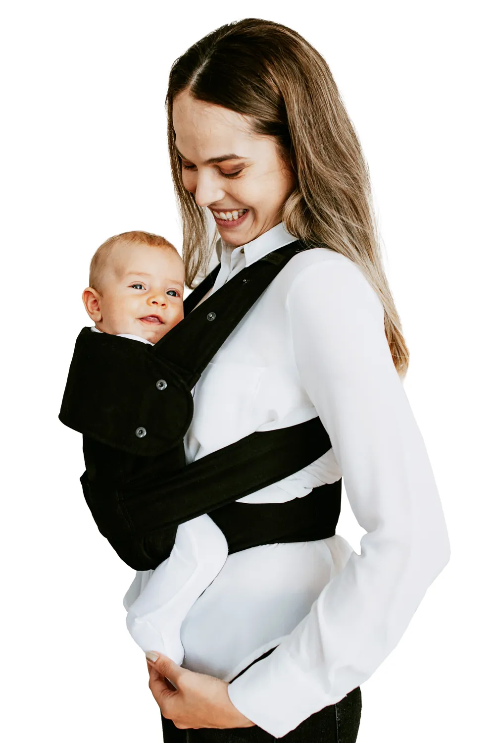 Frontansicht: Baby wird in Marsupi Classic Babytrage Schwarz getragen.